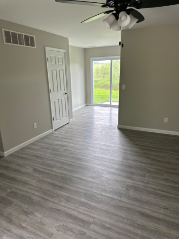 628 Country Ln - Photo 2 of 6