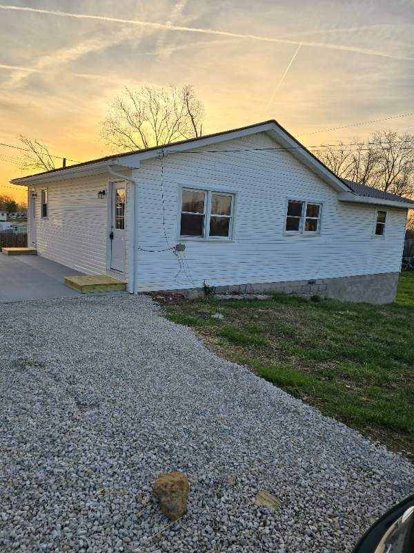 427 Vanbibber Dr - Photo 2 of 10