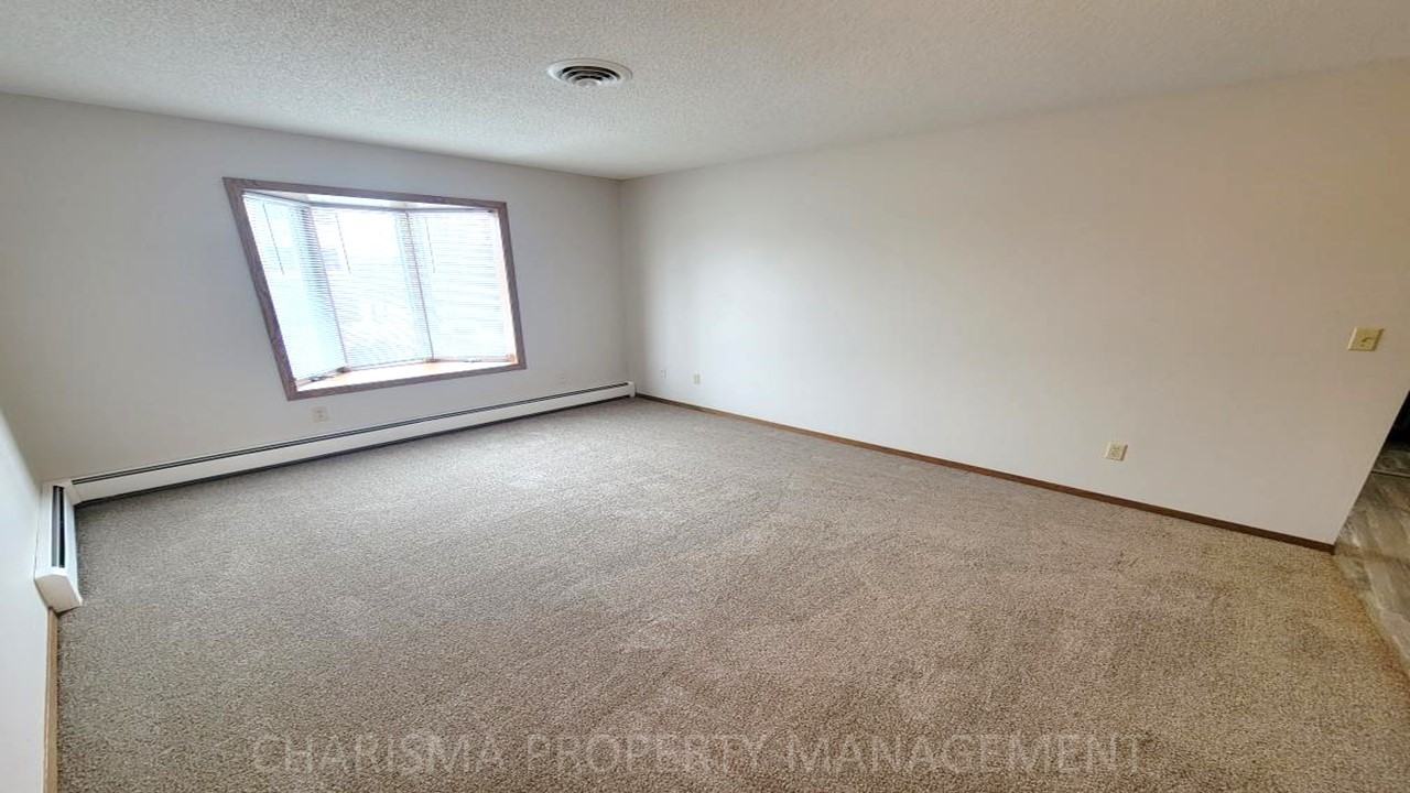 809 W 10th St #01 - Photo 2 of 18