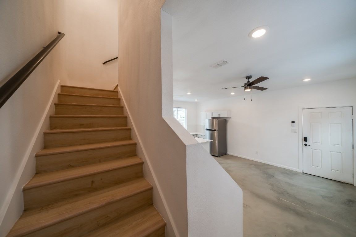 1005 Essex St #102 - Photo 5 of 18