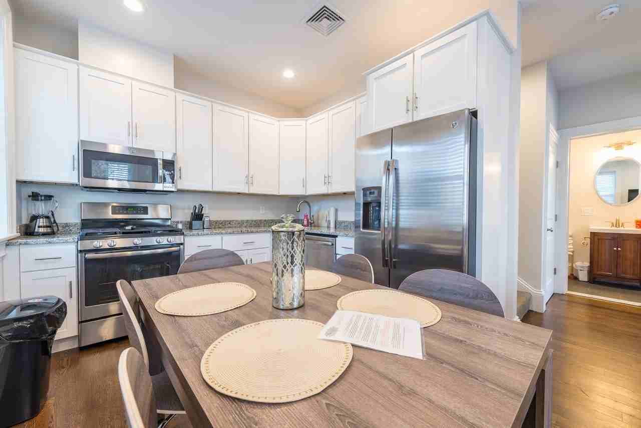 2044 Beacon St #1 - Photo 5 of 25