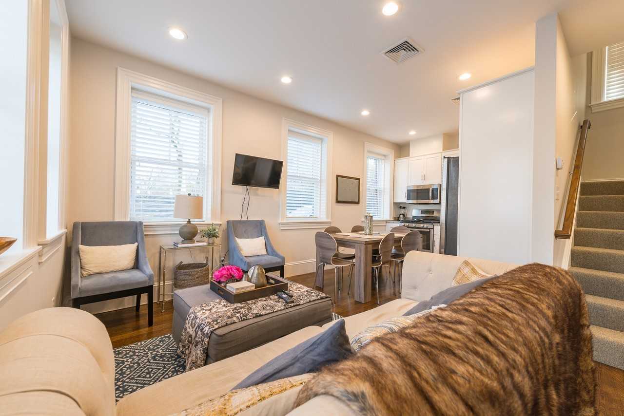 2044 Beacon St #1 - Photo 6 of 25