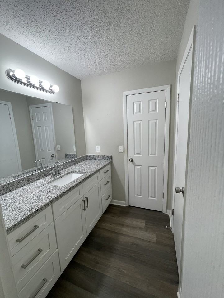 8241 Glenwoods Dr #8241 - Photo 2 of 10
