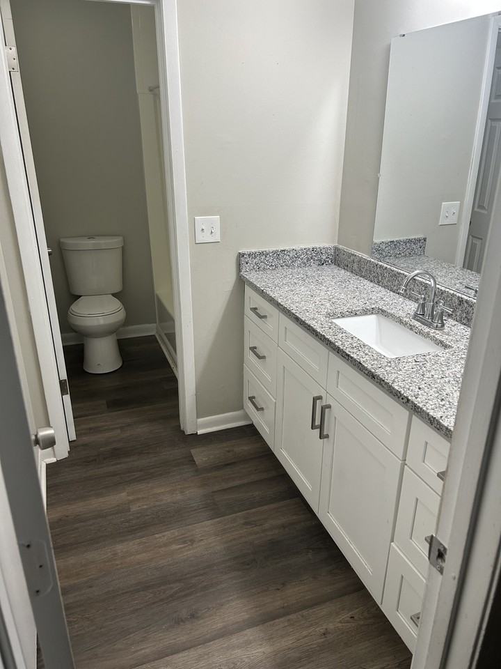 8241 Glenwoods Dr #8241 - Photo 7 of 10