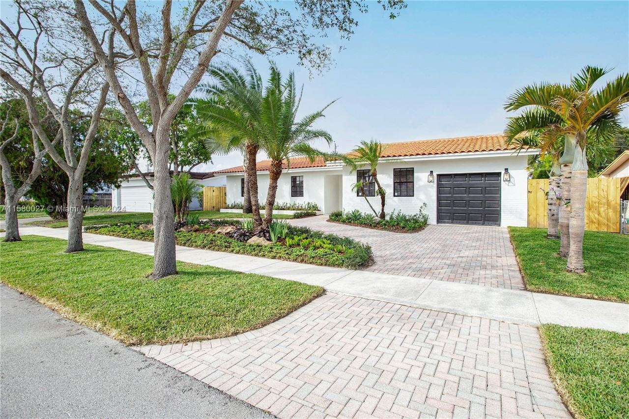 9371 Sw 62nd St - Photo 3 of 8