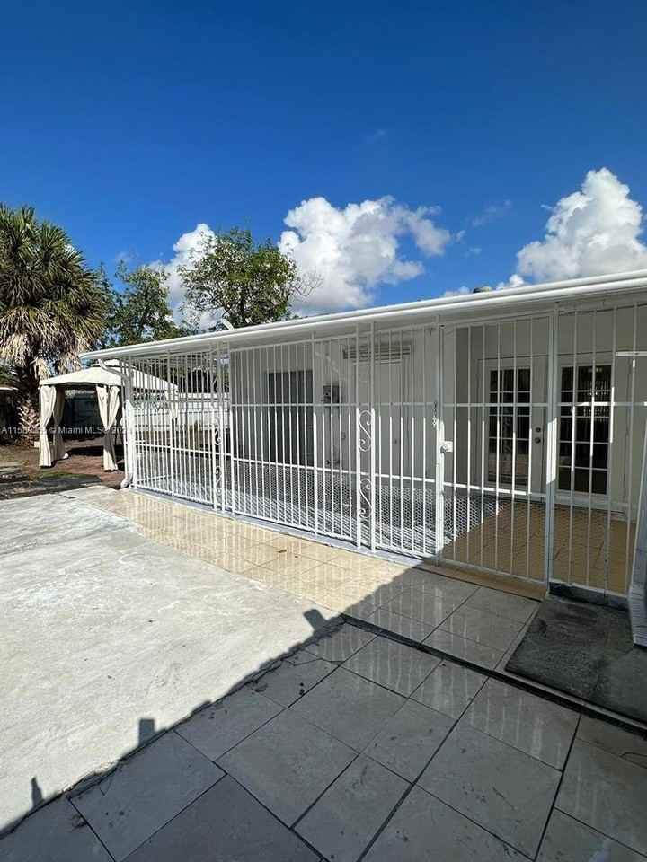 21364 Nw 40th Circle Ct - Photo 3 of 8