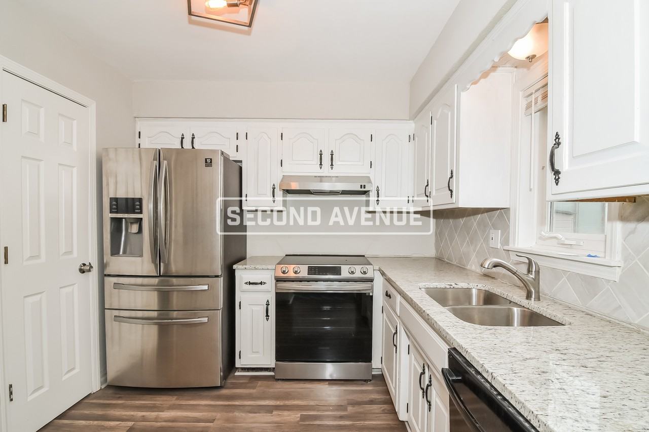 1804 Ne Gatewood Dr - Photo 2 of 19