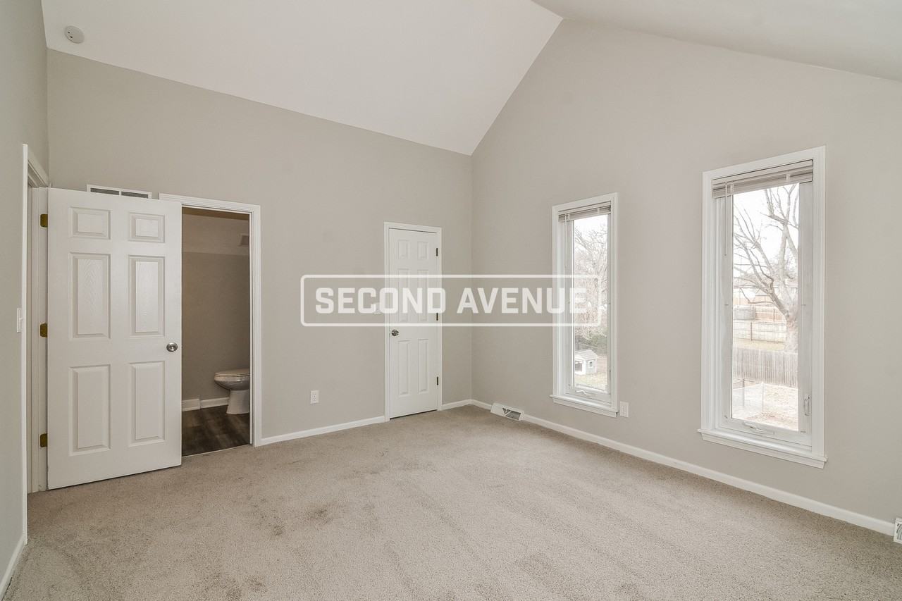 1804 Ne Gatewood Dr - Photo 6 of 19