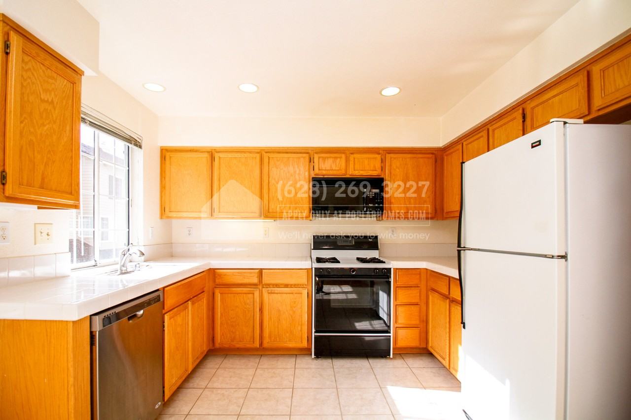 1281 Goose Pointe Cmn - Photo 3 of 42