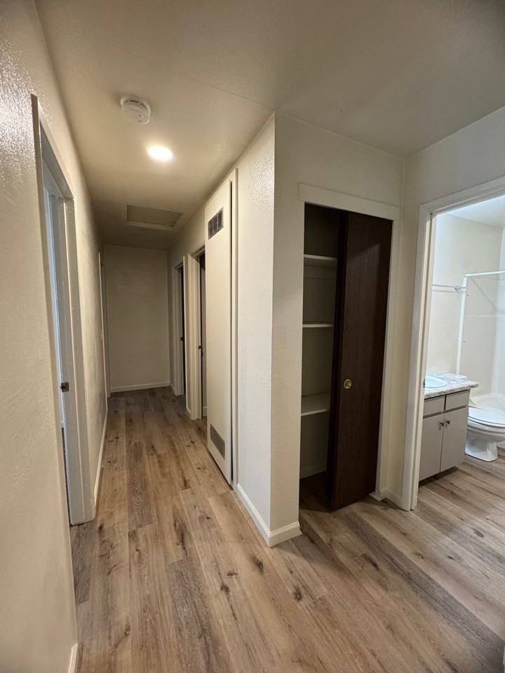 318 W 7th Street - Photo 6 of 16