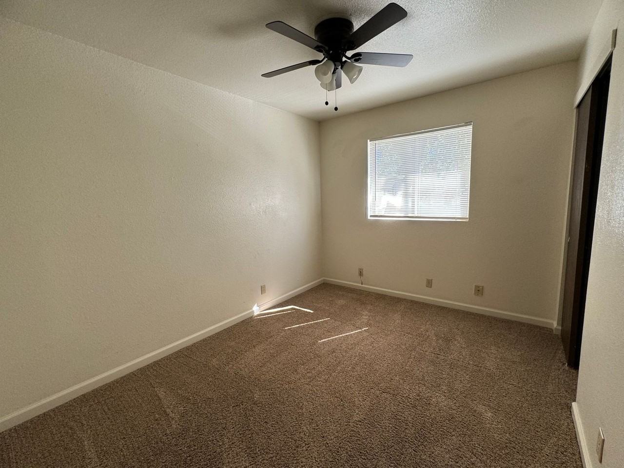 318 W 7th Street - Photo 7 of 16