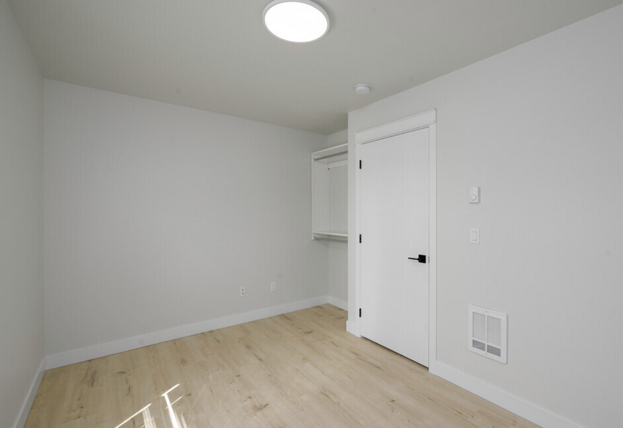 3408-3412 Northwest, 3 Beds, 2.5 Bath & 4 Beds, 2.5 Bath Units Available! - Photo 7 of 16