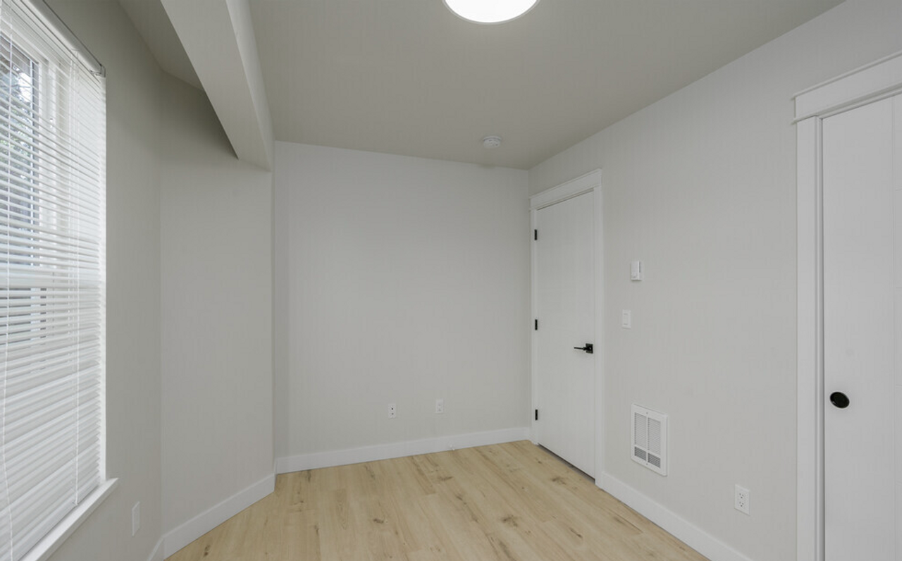 3408-3412 Northwest, 3 Beds, 2.5 Bath & 4 Beds, 2.5 Bath Units Available! - Photo 7 of 16