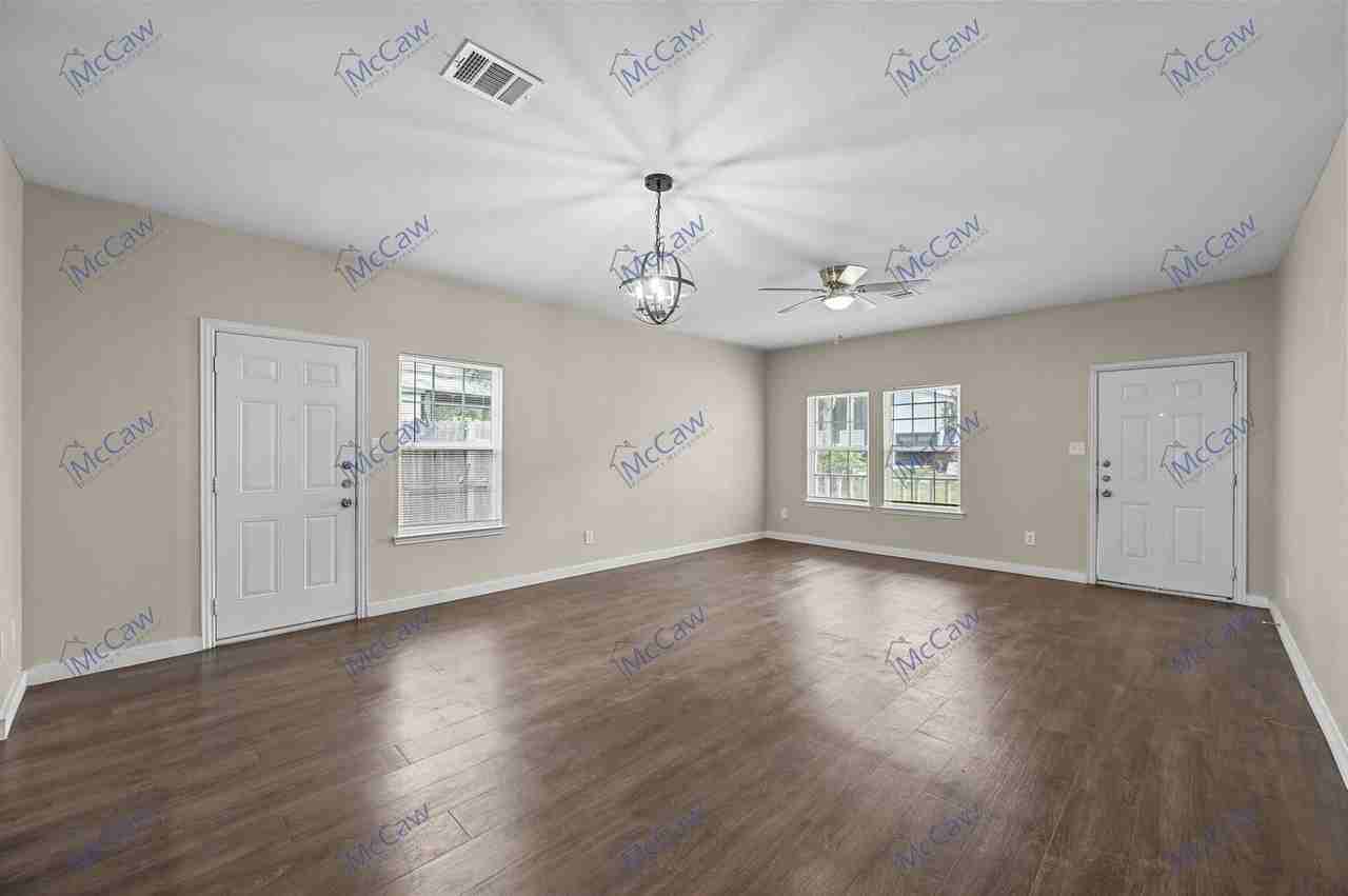 4615 Cherbourg St - Photo 3 of 19