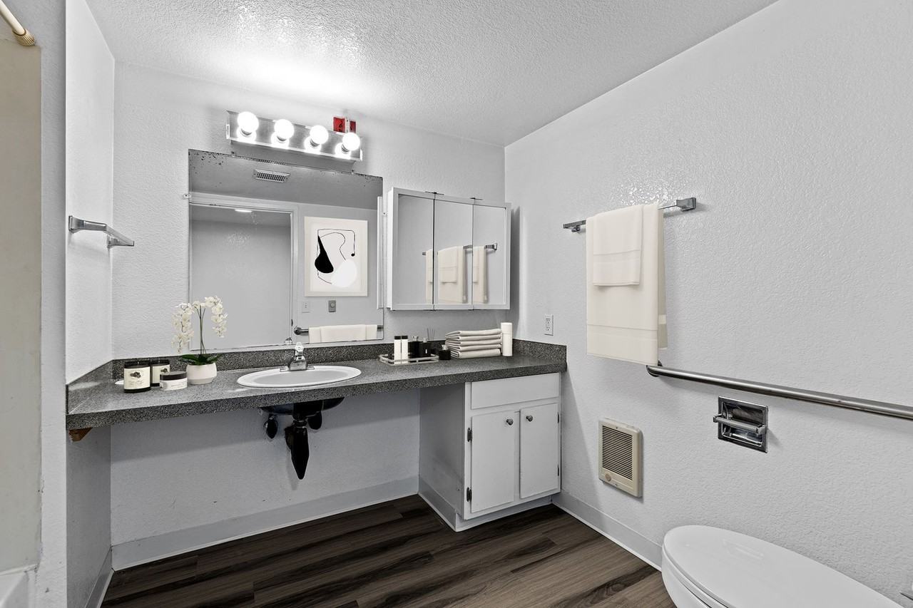 Bayview (105) - Photo 3 of 7