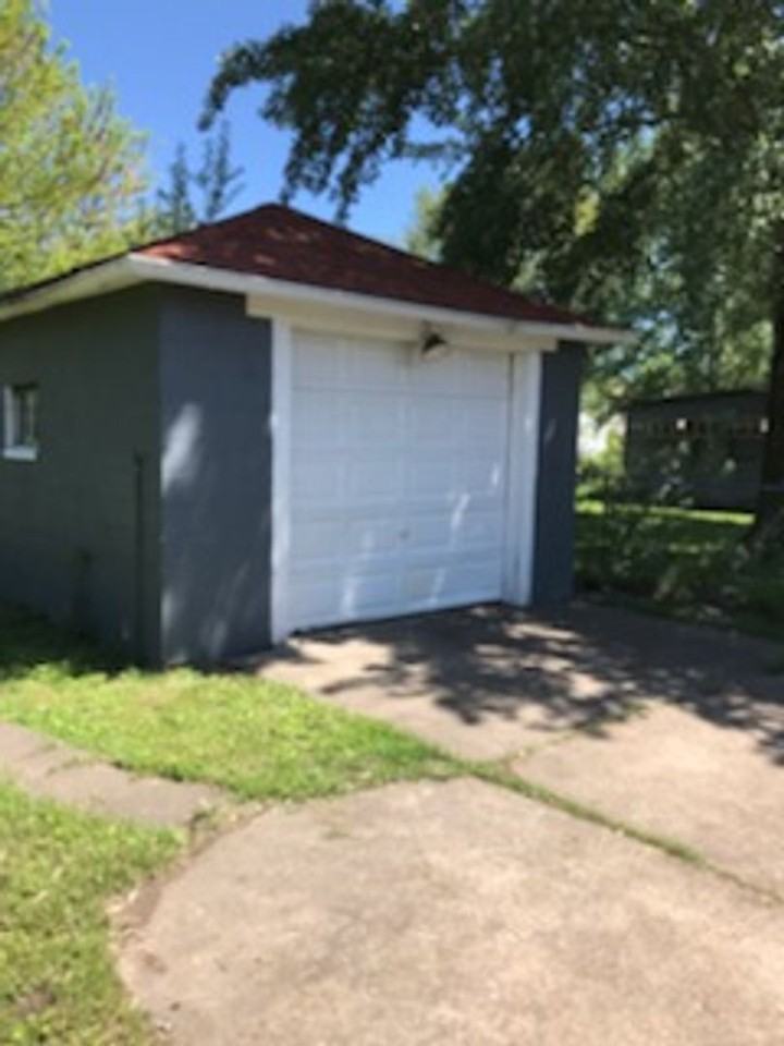 922 W 19th St - Photo 5 of 43