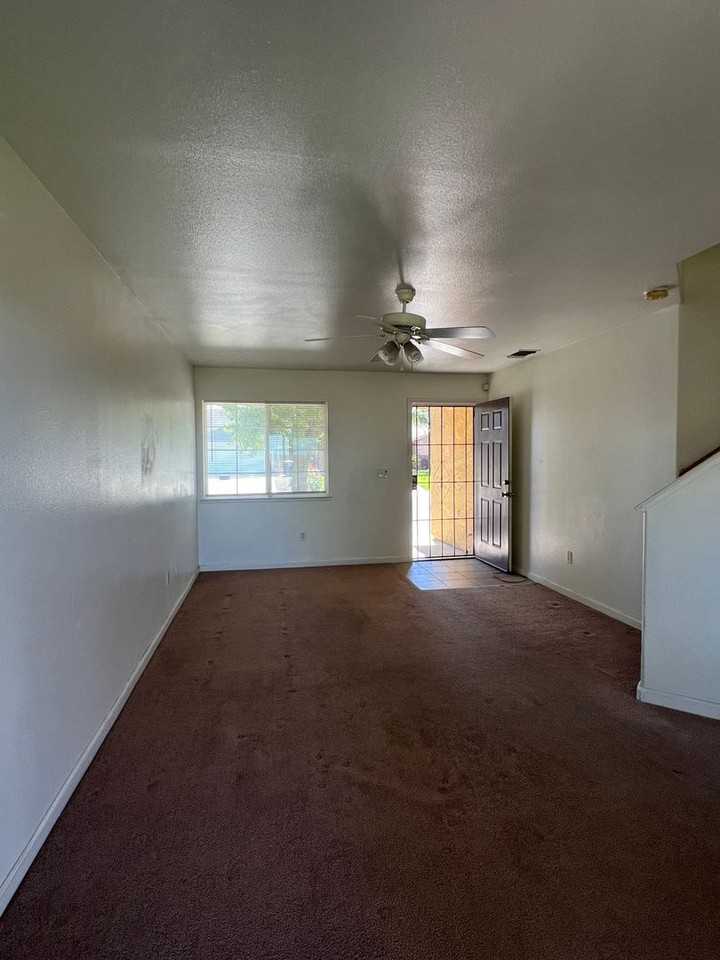 Lincoln Tri-Plex 1 - Photo 3 of 18