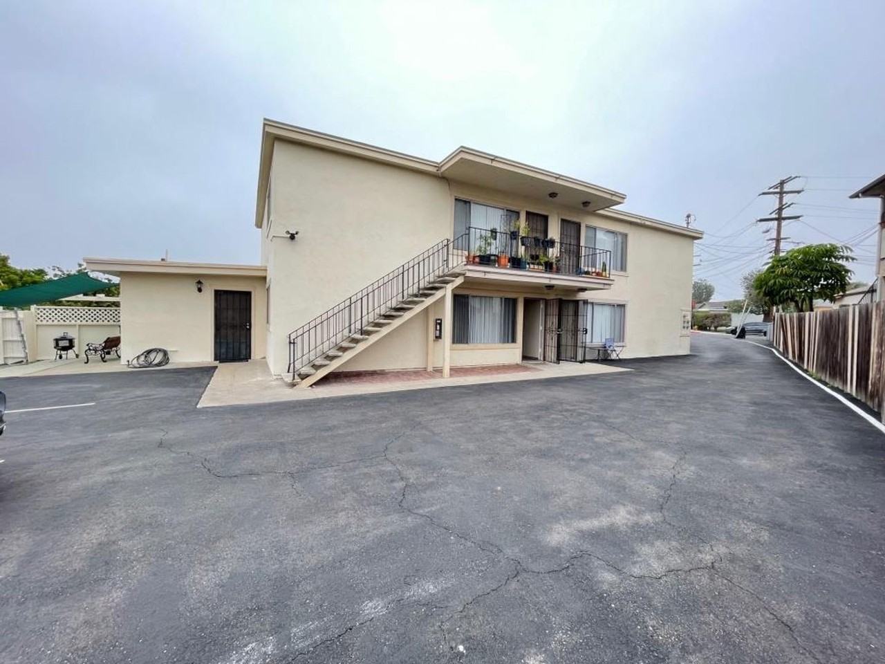 4136 Manzanita Dr - Photo 3 of 17