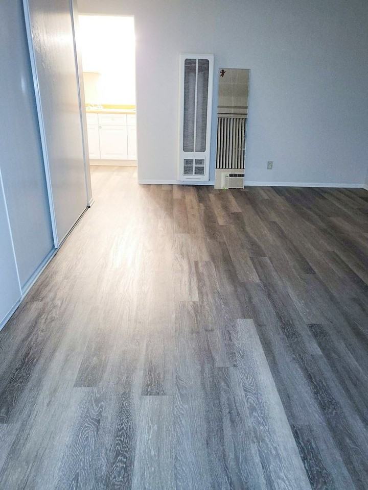 ASHLAND AVE APARTMENTS - Photo 3 of 8