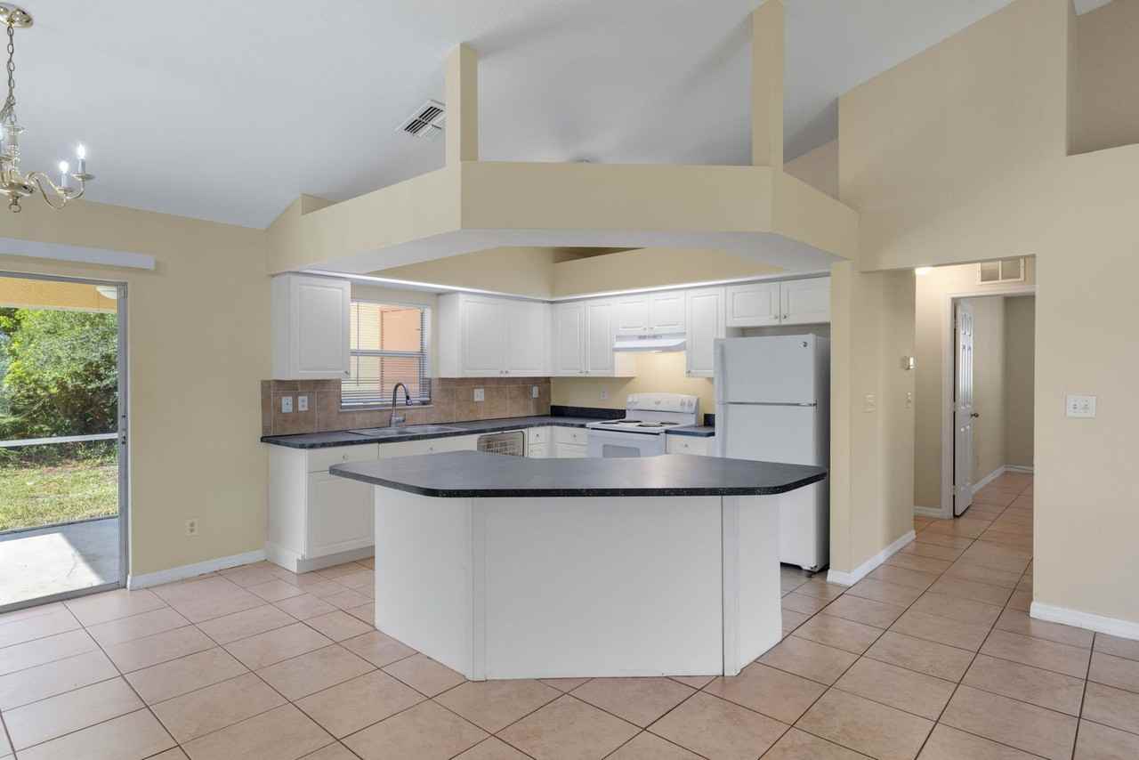 3733 3733 16th St. W - 3733 16th St. W - Photo 6 of 26