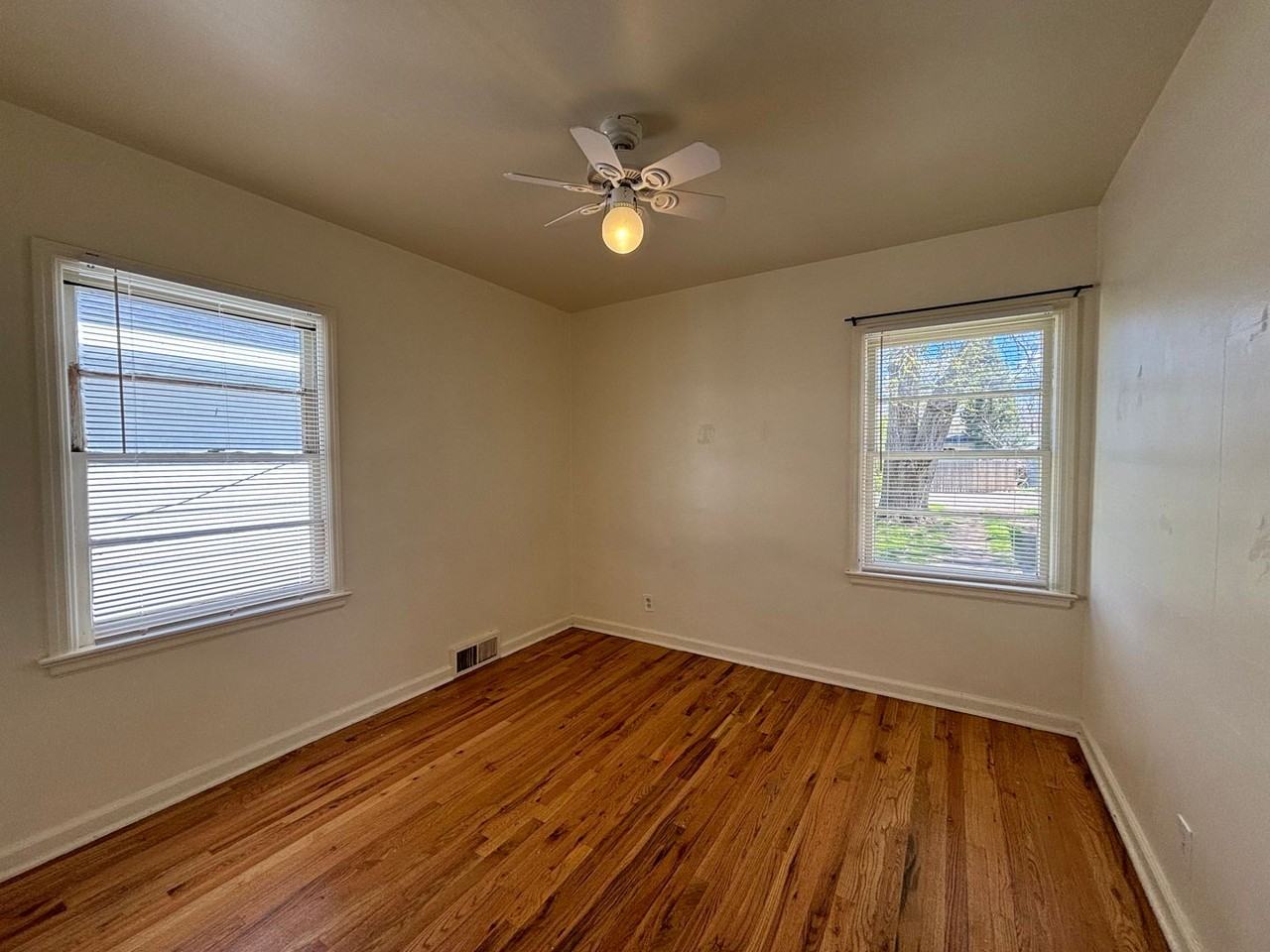 426 N 9th Ave - Photo 2 of 10