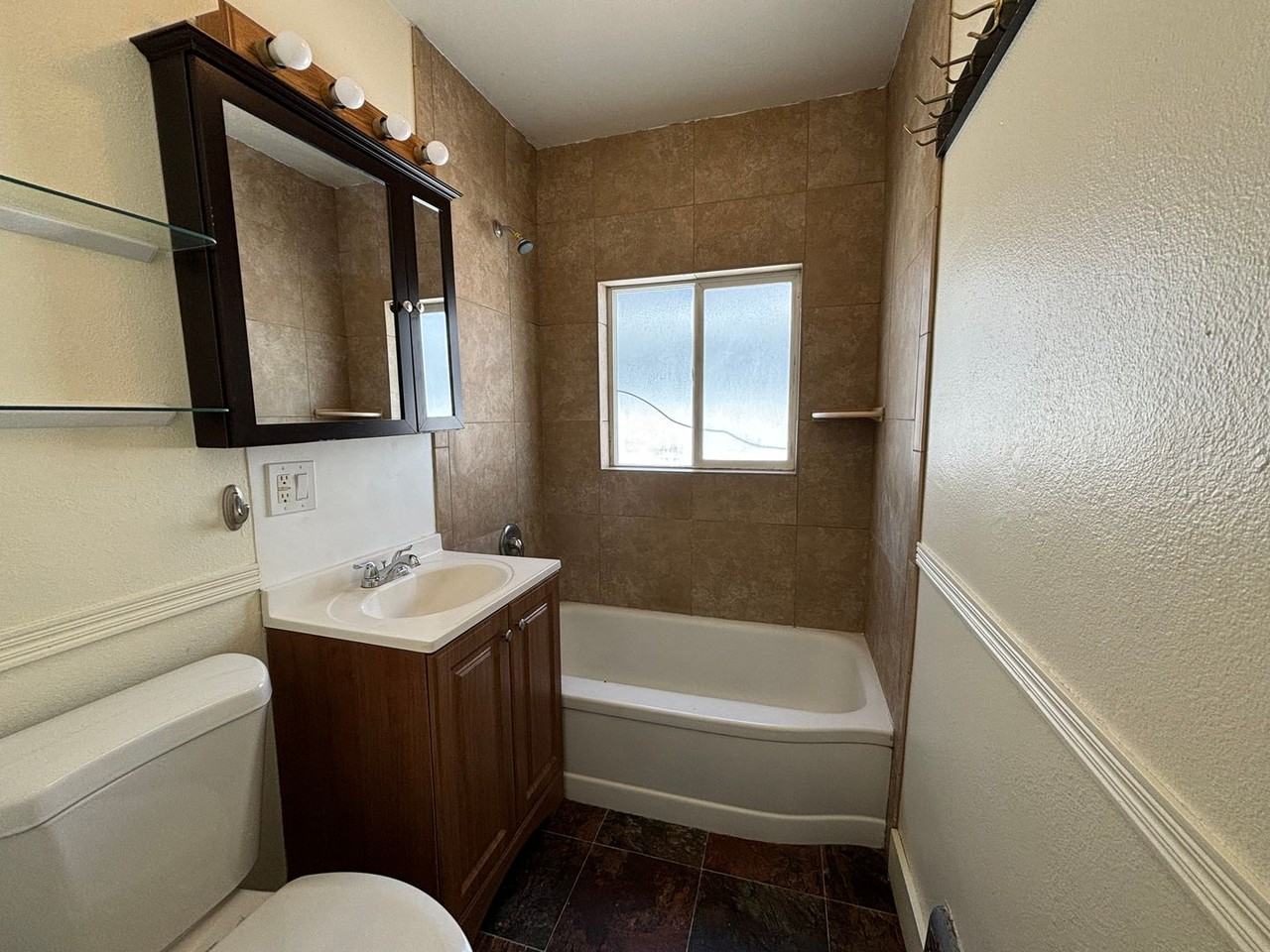 426 N 9th Ave - Photo 3 of 10