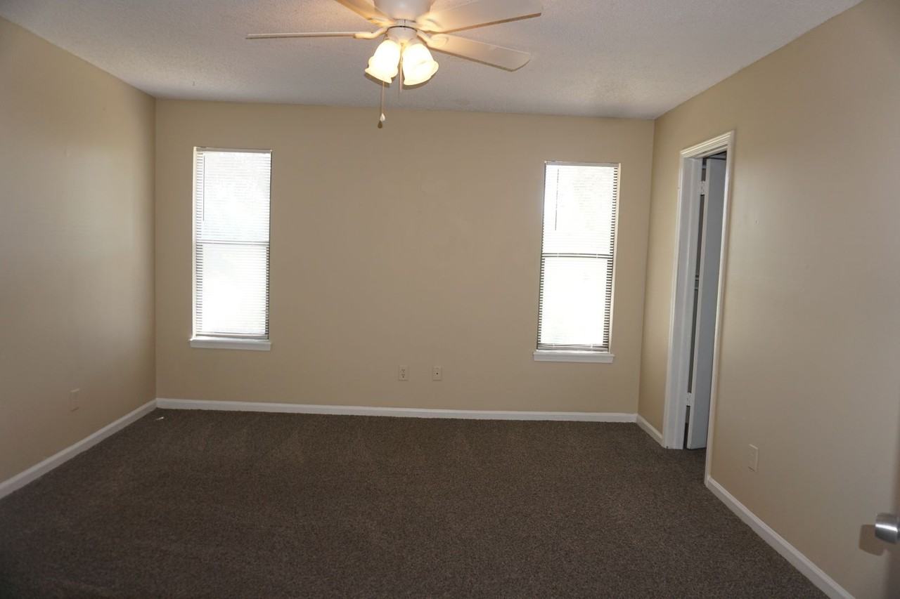 5679 Marathon Pkwy - Photo 5 of 13