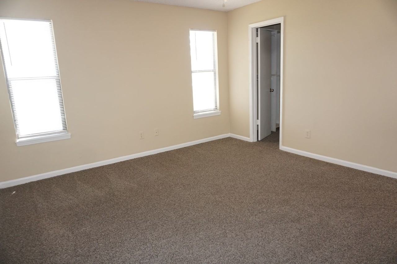 5679 Marathon Pkwy - Photo 6 of 13