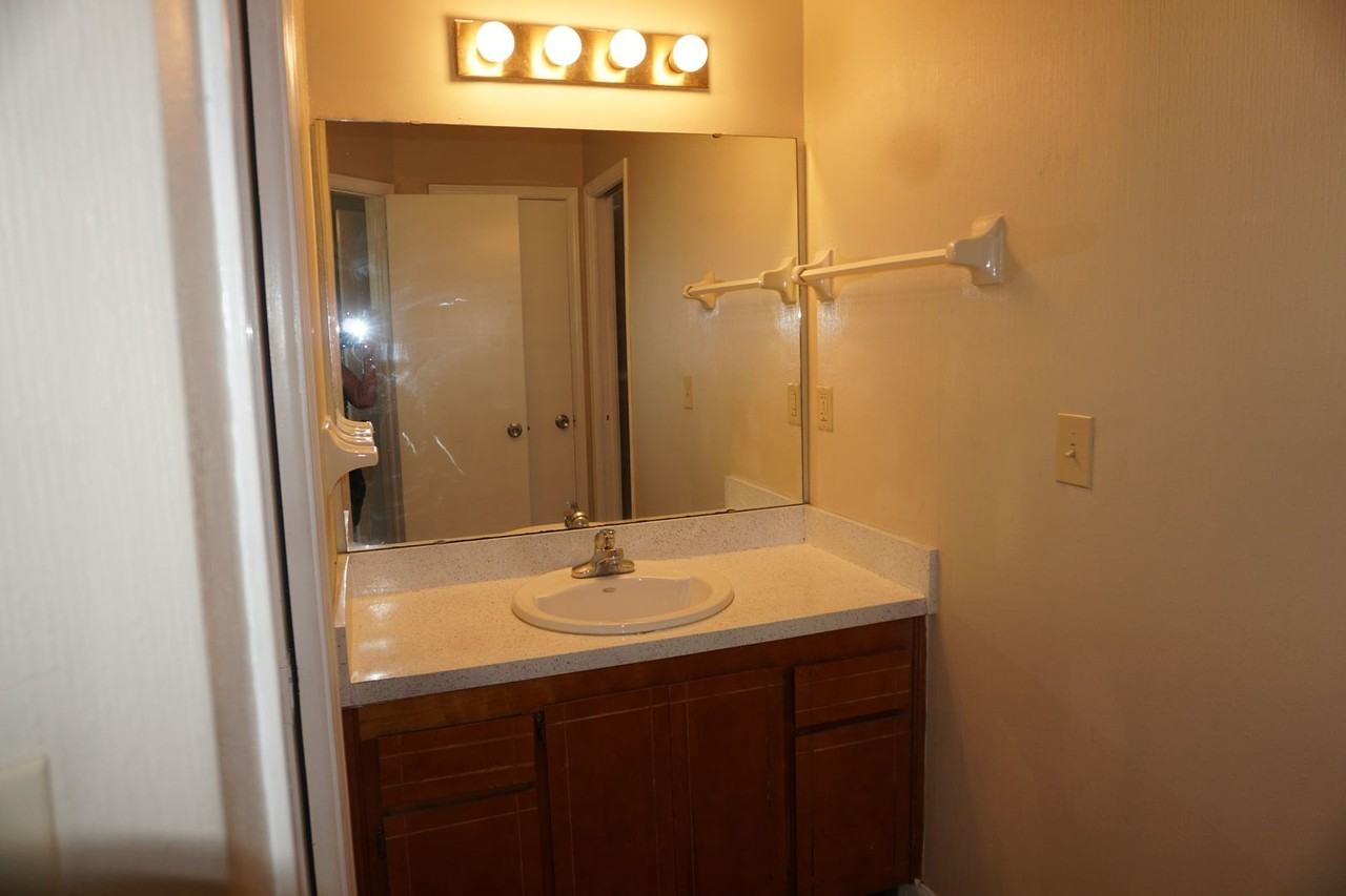 5679 Marathon Pkwy - Photo 7 of 13