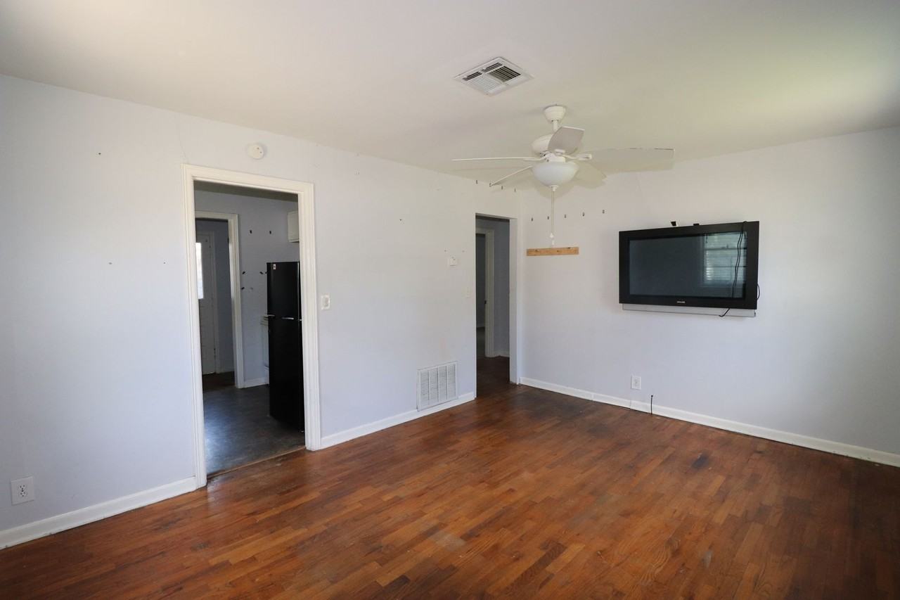 1617 N Madison St - Photo 3 of 16