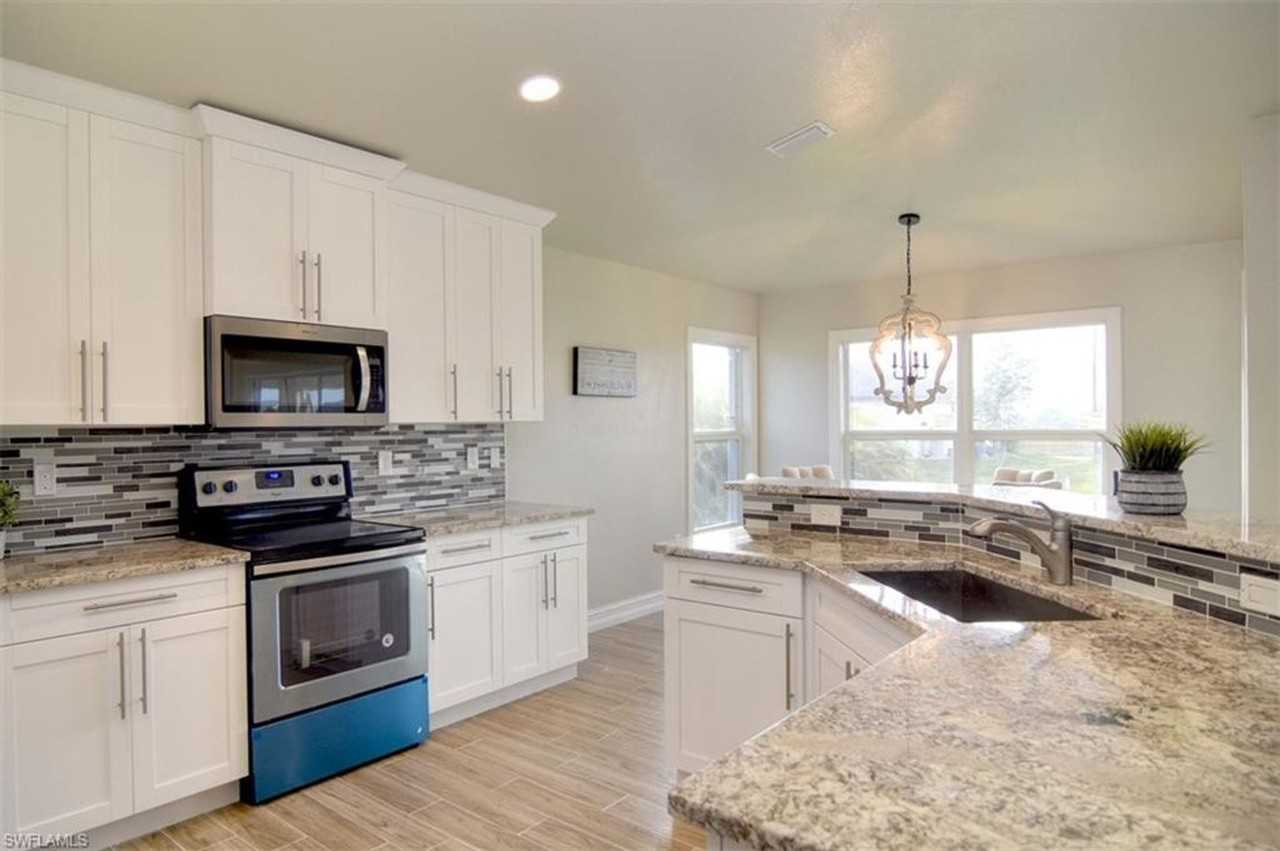 2412 Nw 8th Pl - Photo 5 of 20