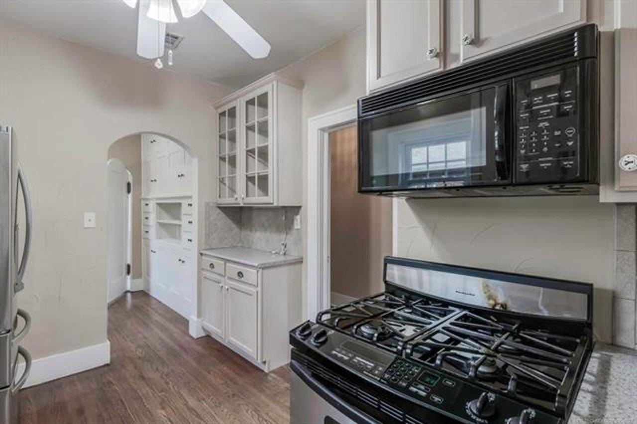 2212 E 17th Pl - Photo 3 of 19