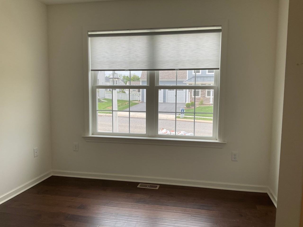 301 Reserve Ln - Photo 4 of 25