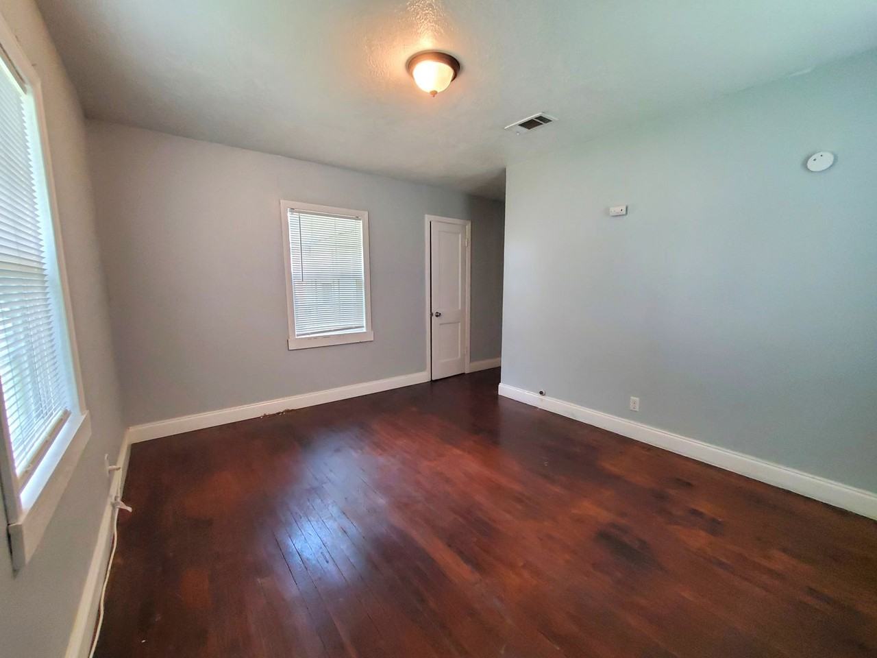 10 Circle Q - Photo 2 of 12