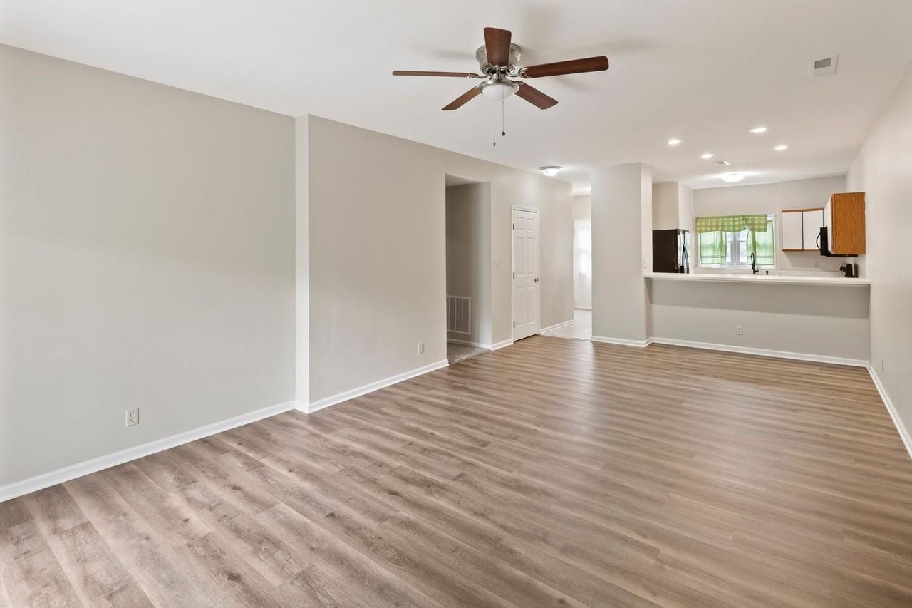 7 Timberlake Dr - Photo 2 of 18