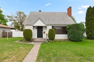 featured image of 2521 W Sanson Ave