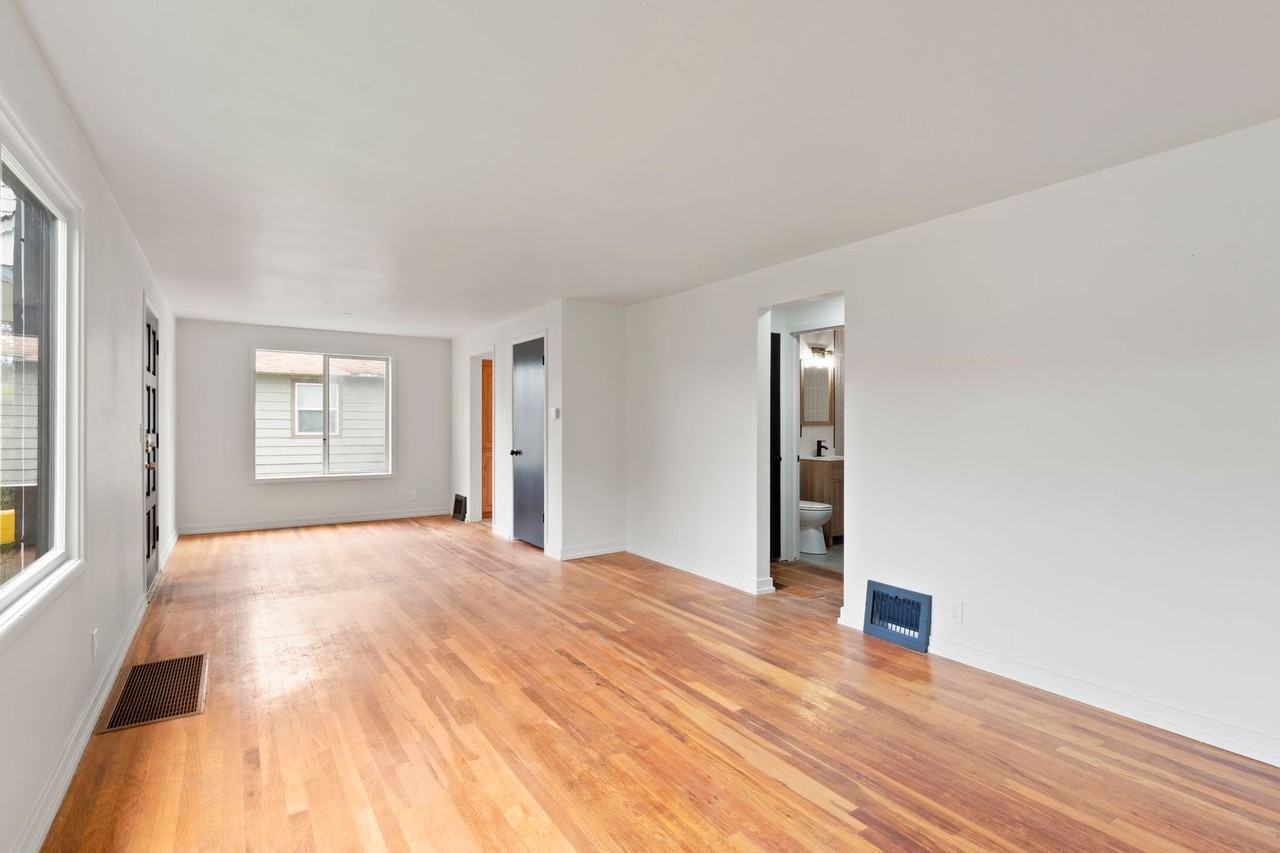 2521 W Sanson Ave - Photo 7 of 34