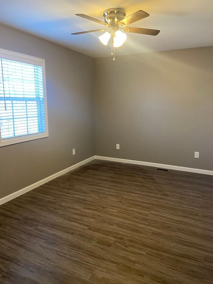 301 Grady Dr - Photo 2 of 12