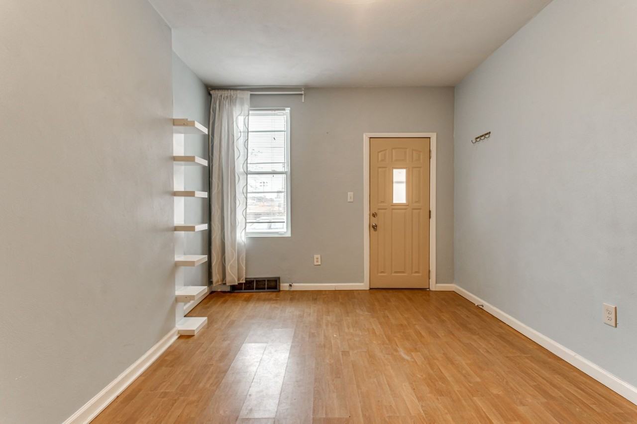 339 Ella St - Photo 4 of 17
