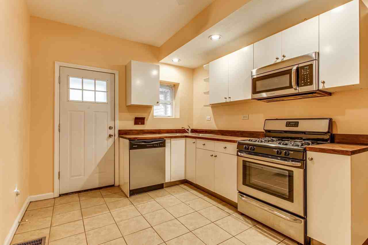 339 Ella St - Photo 6 of 17