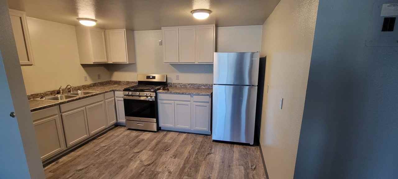 Oxford Apartments - Photo 6 of 14