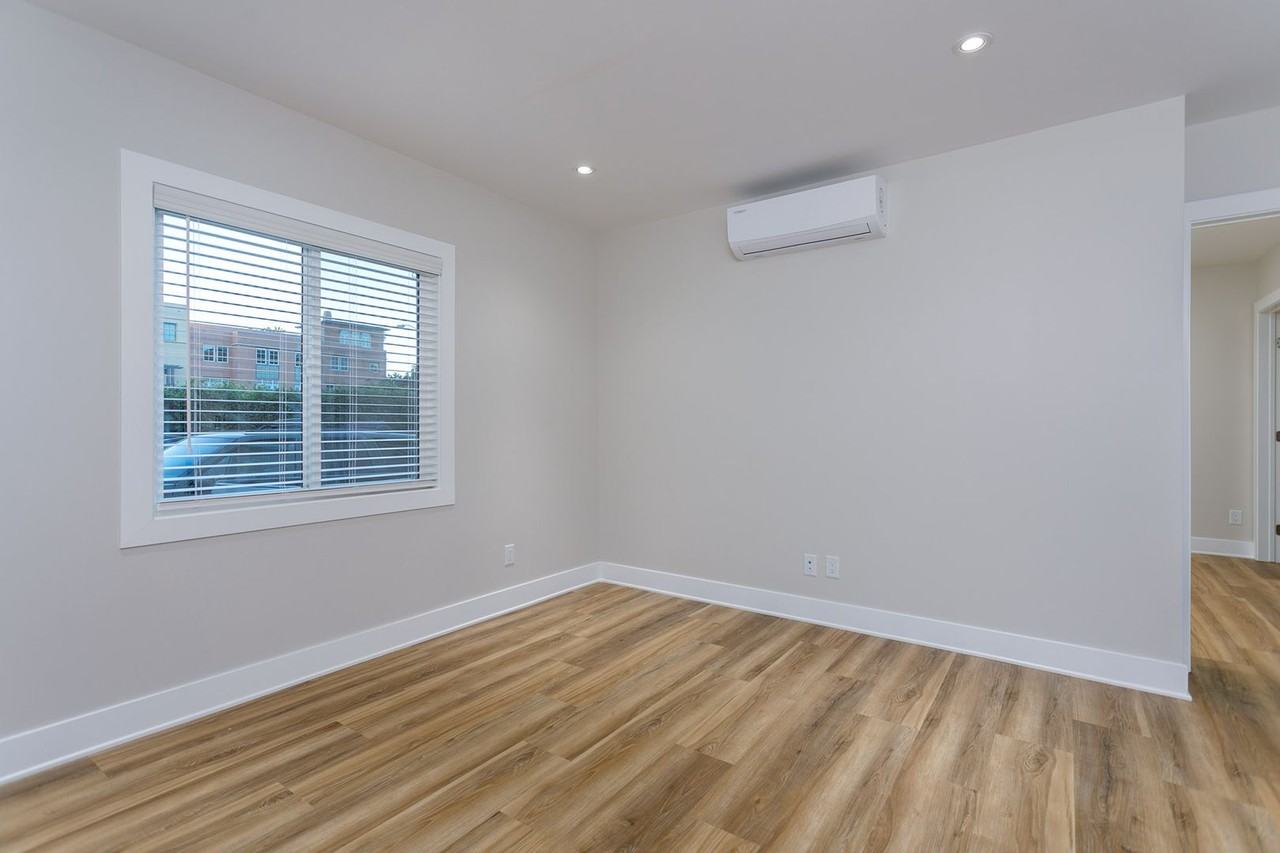 156 S Oakland Ave - Photo 2 of 21