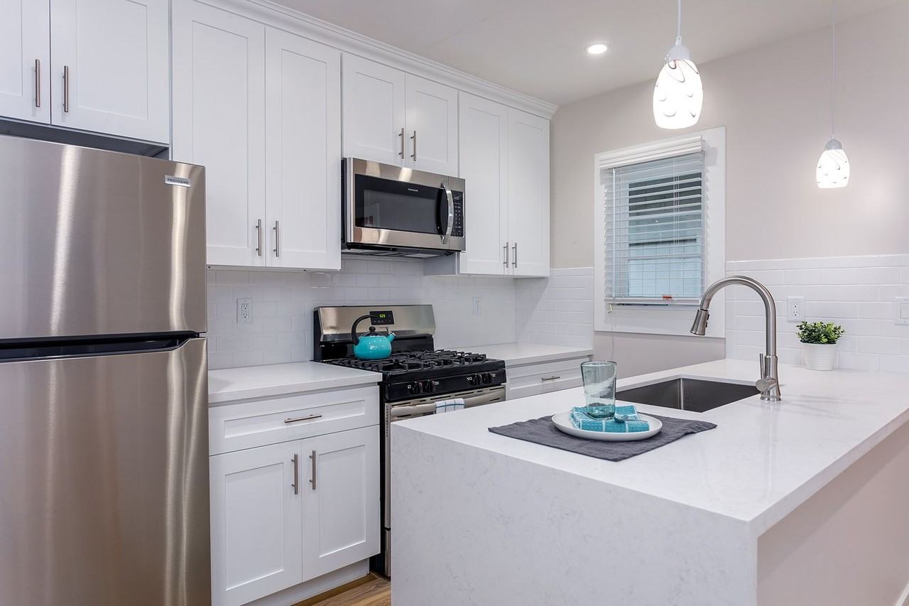 156 S Oakland Ave - Photo 3 of 22