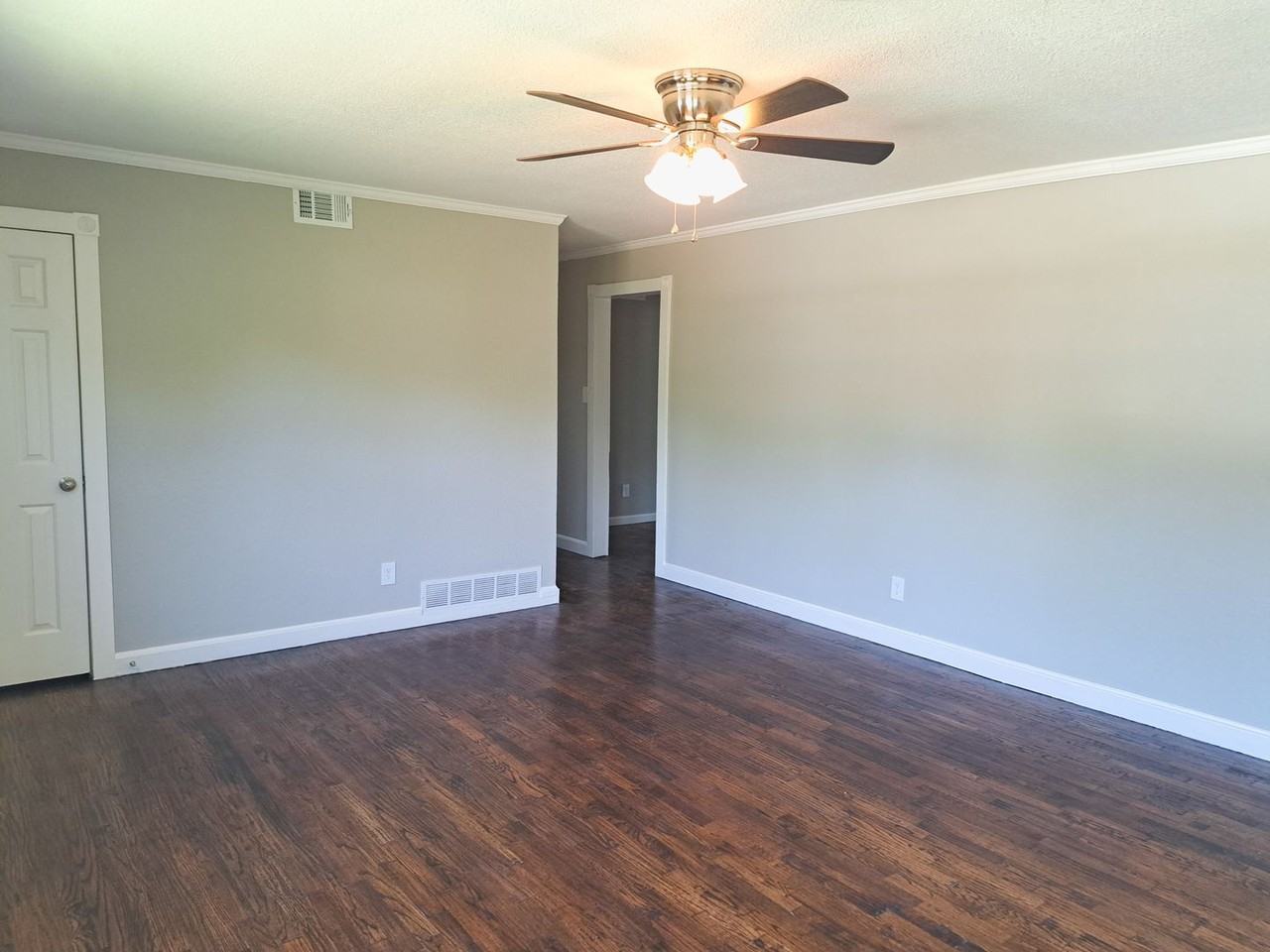 5011 W 11th St - Photo 2 of 23