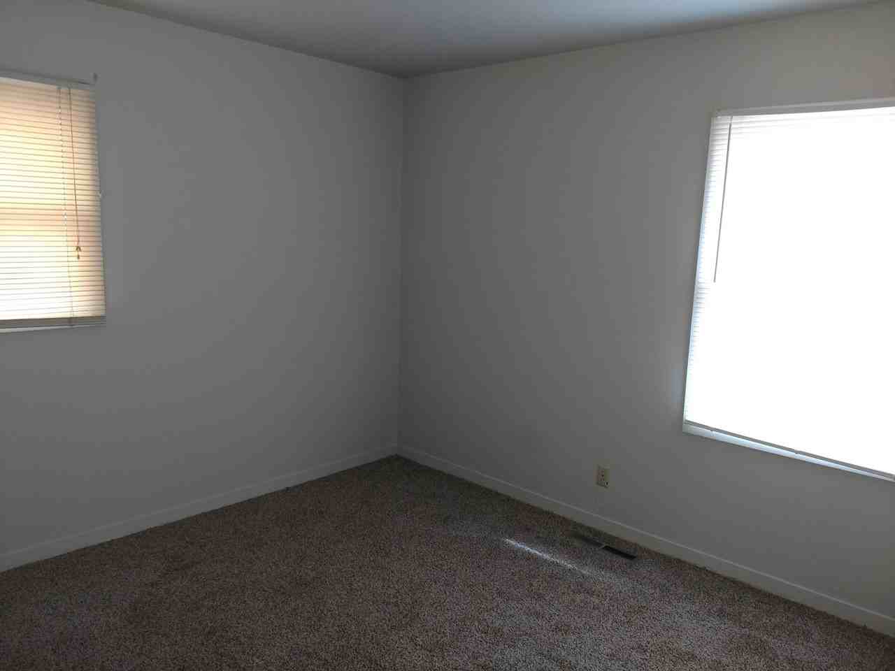 2620 Gladiola Street - Photo 5 of 10