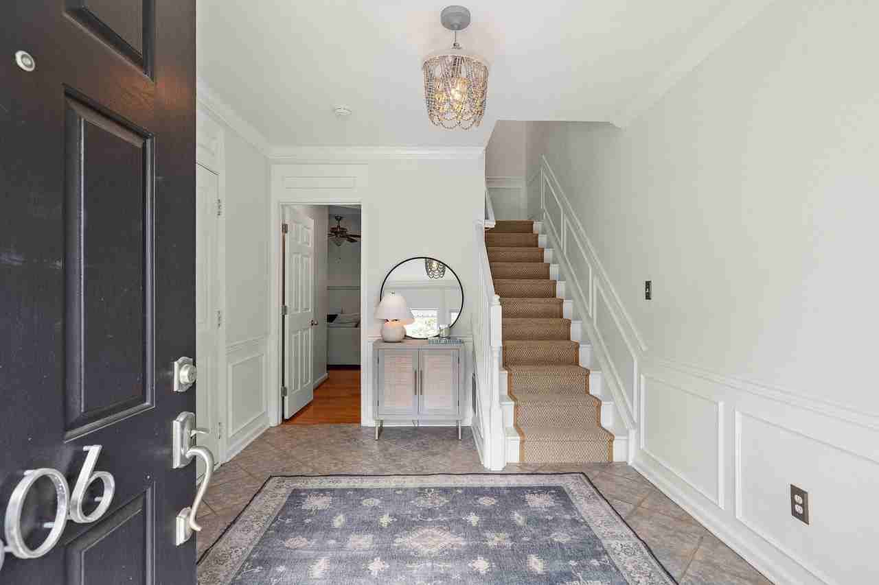 506 E Boxborough Dr - Photo 3 of 37