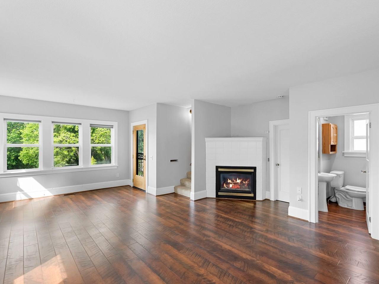 9831 N Edison St - Photo 4 of 24