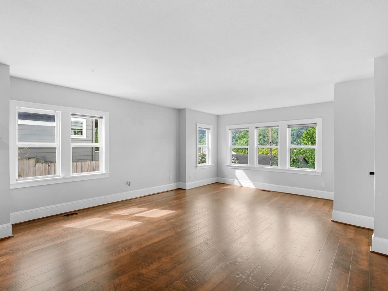 9831 N Edison St - Photo 5 of 24
