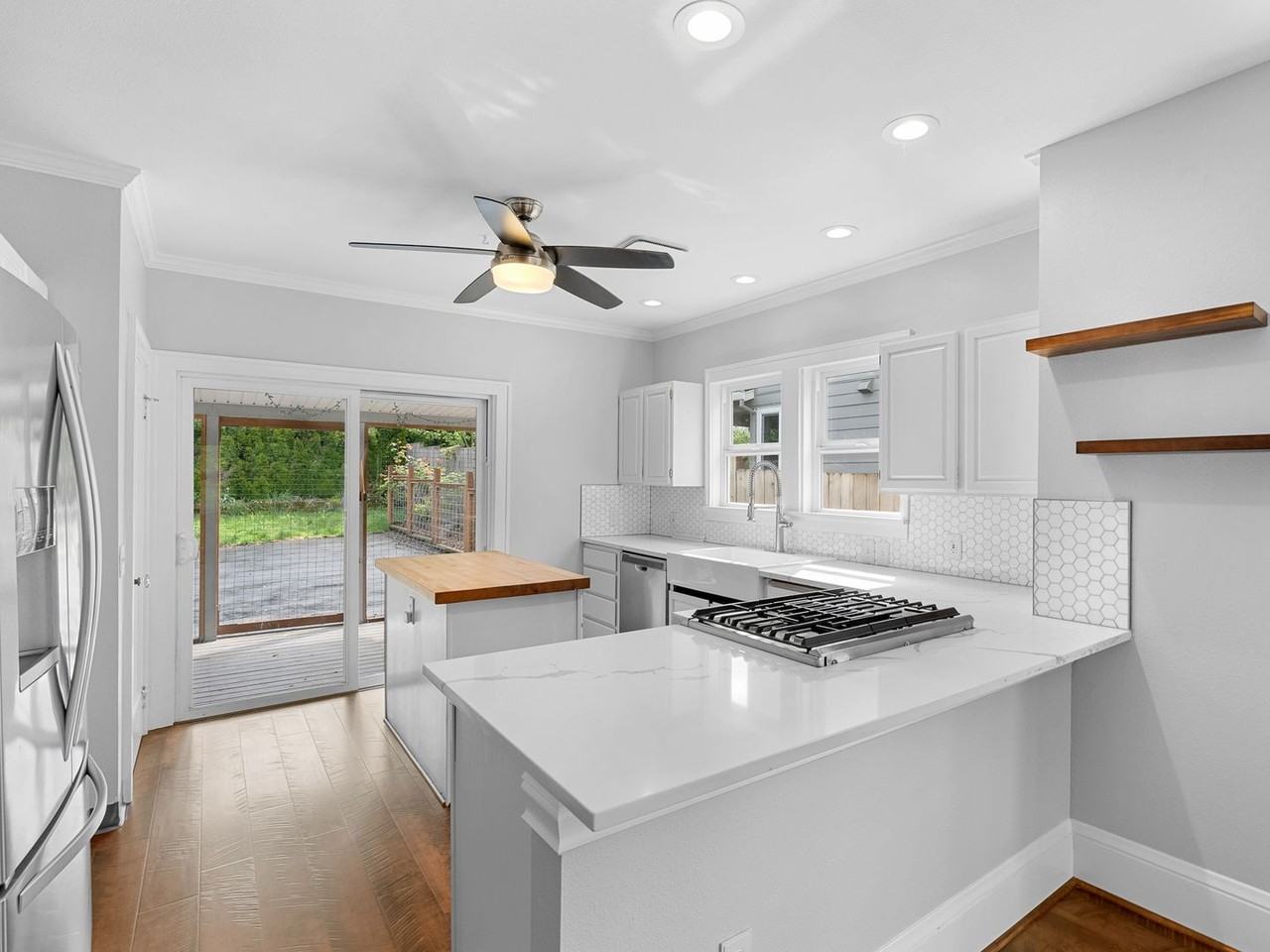 9831 N Edison St - Photo 6 of 24