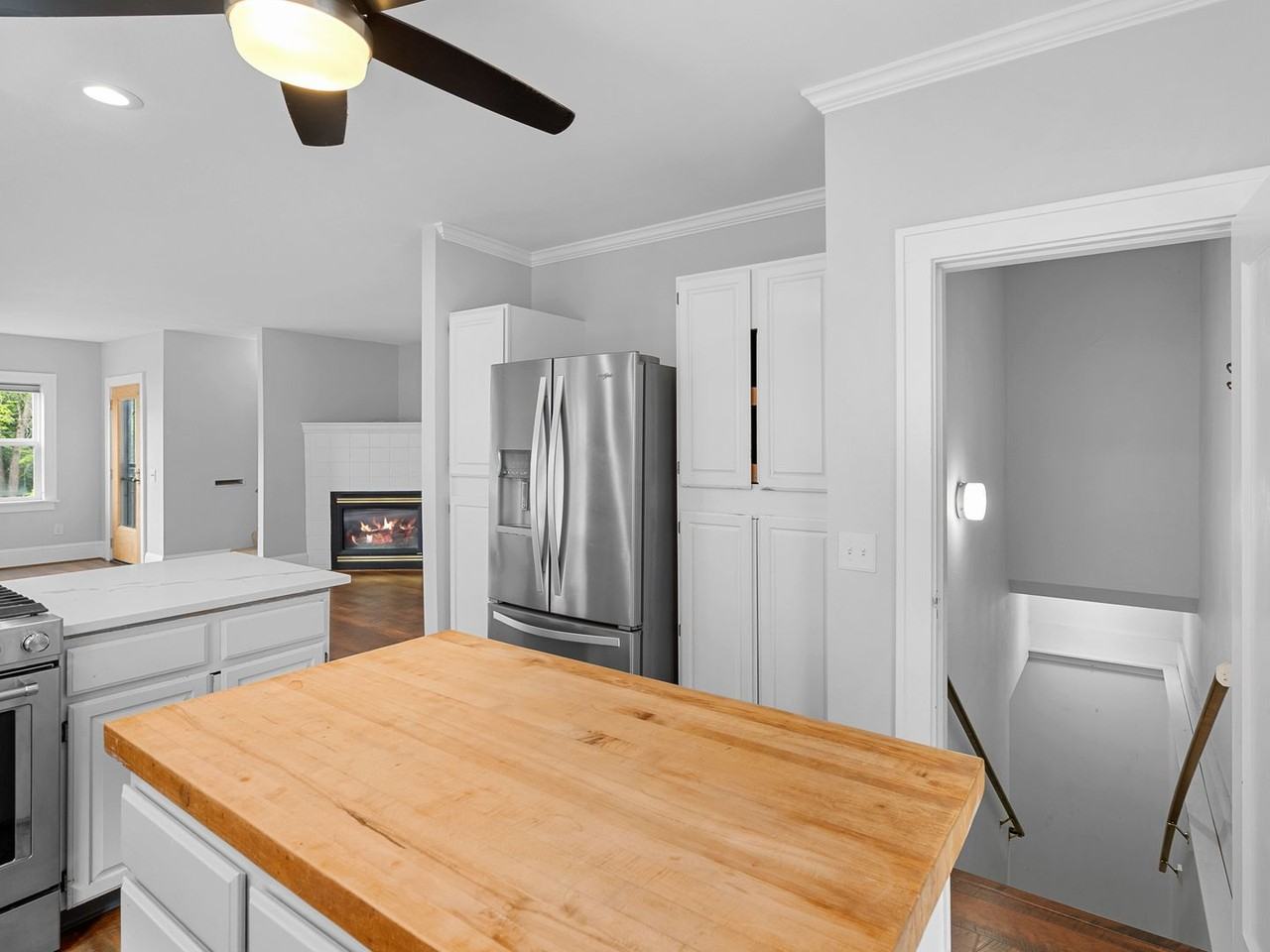 9831 N Edison St - Photo 7 of 24